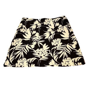 SC and Co ladies floral black and white golf skirt  ladies M